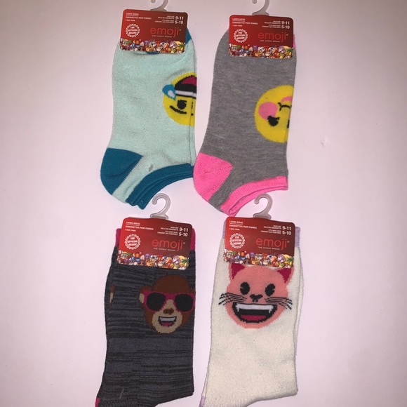 😊FREE😊 NWT EMOJI socks - 4 pk 1 price 🧦 - Picture 2 of 8